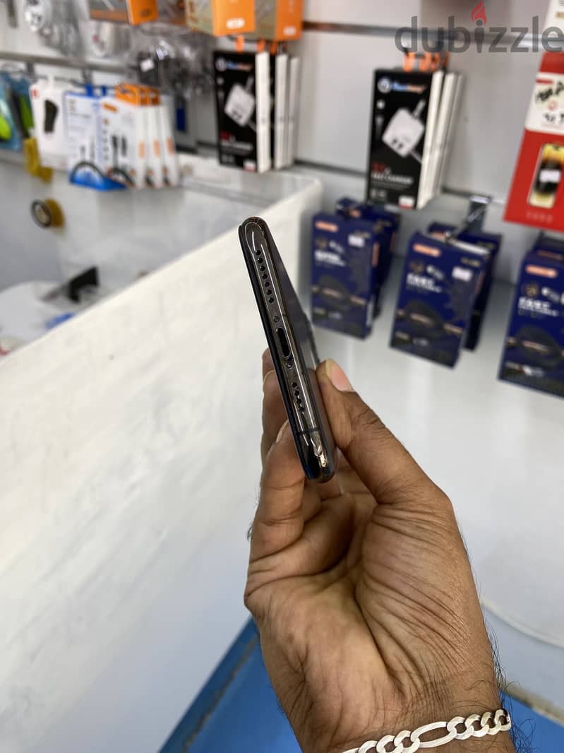 Apple - iPhone 11 Pro Max 6