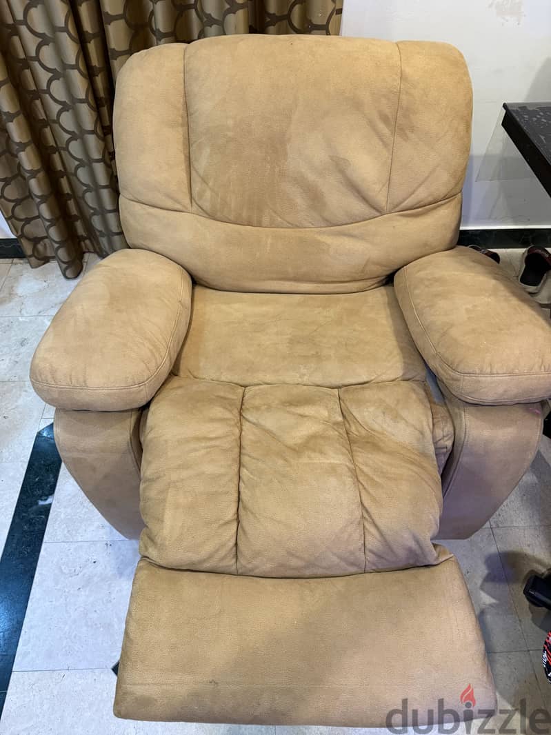 Recliner only for 25 ro 1