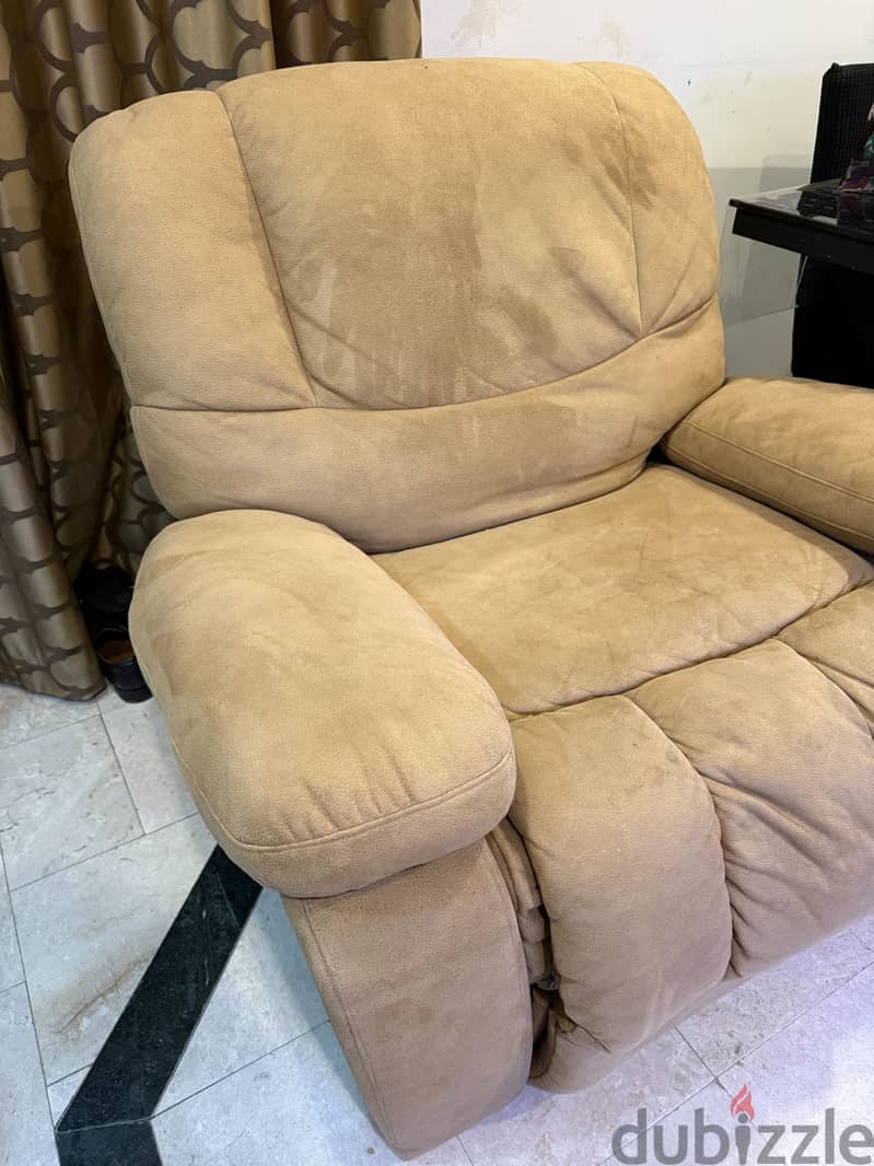 Recliner only for 25 ro 3