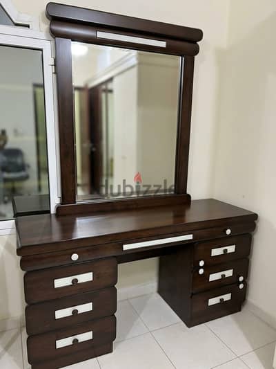 Dressing Table for Sale – Stylish & Spacious