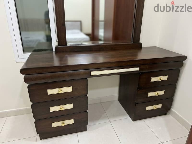 Dressing Table for Sale – Stylish & Spacious 1