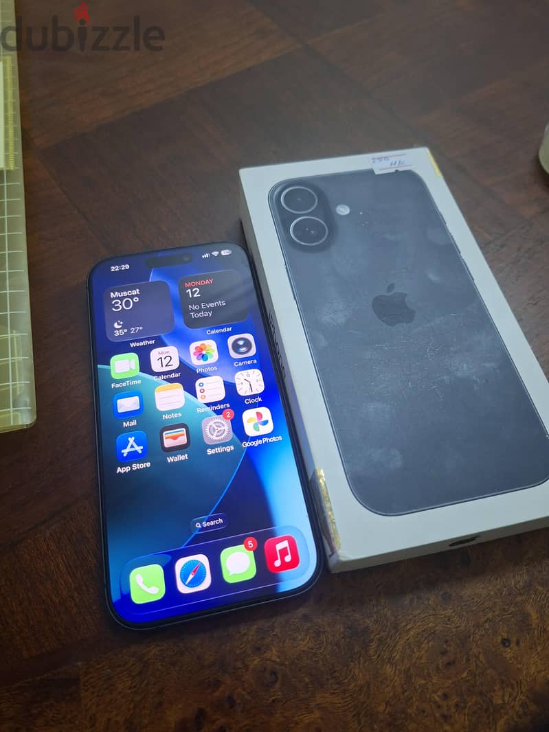 iPhone 17 - 12 month warranty 256gb Like New 3
