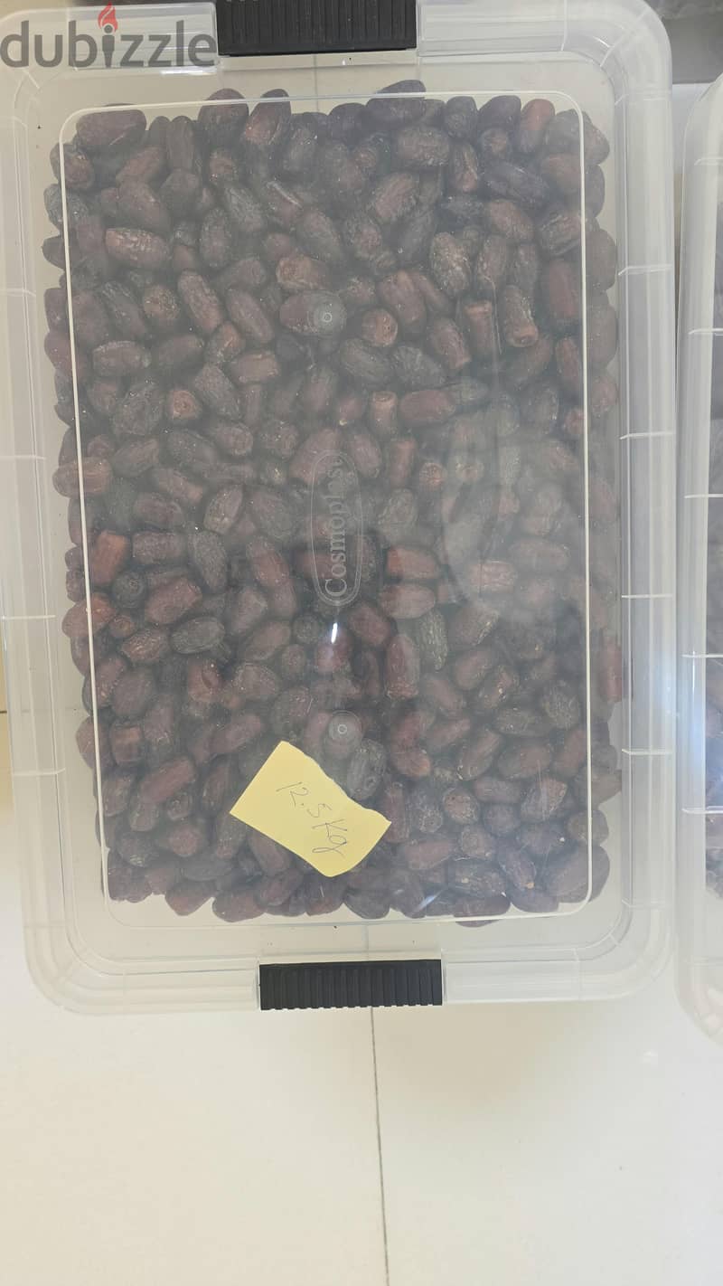 Premium Fresh Dates Direct from Our Family Garden. 1