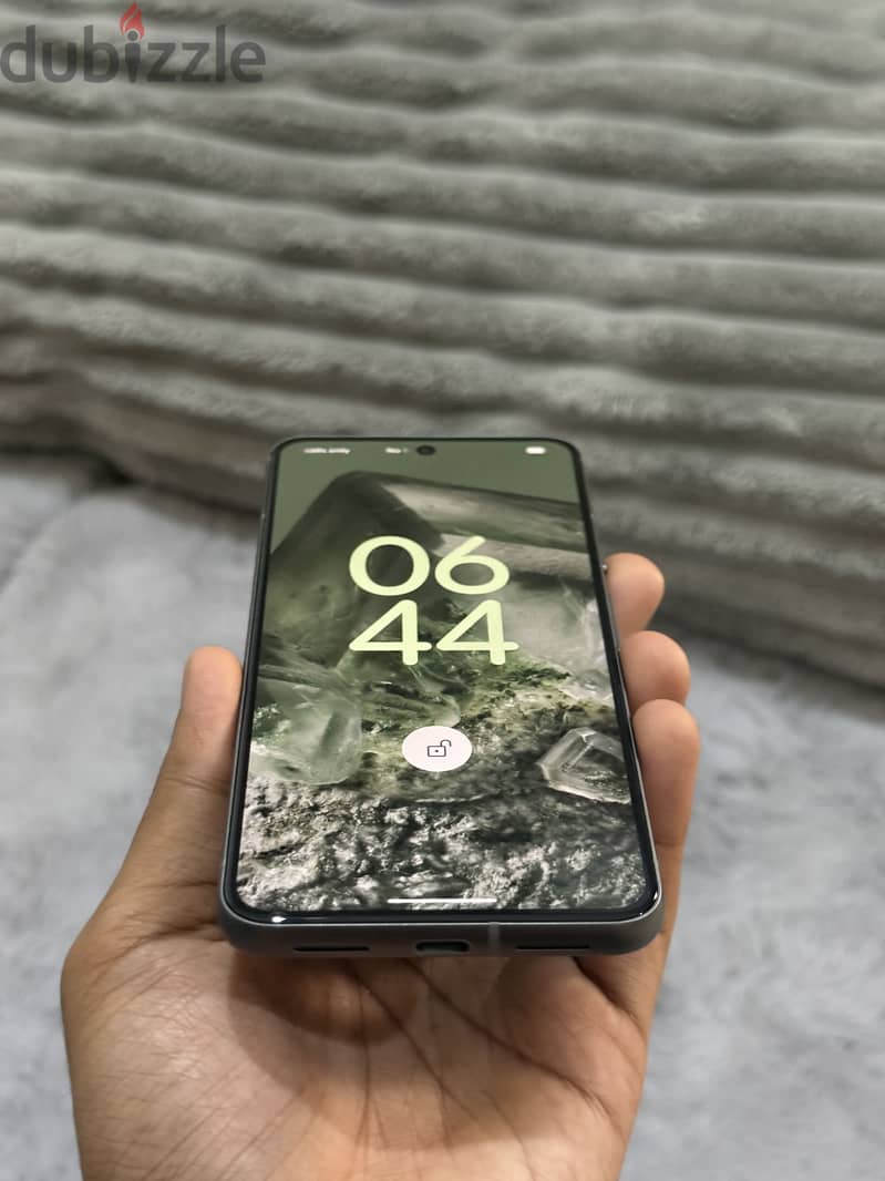 Google Pixel 8 like new condition. For sale or Exchange 3