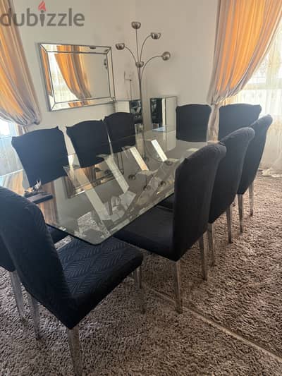 طاولة الطعام زجاجية