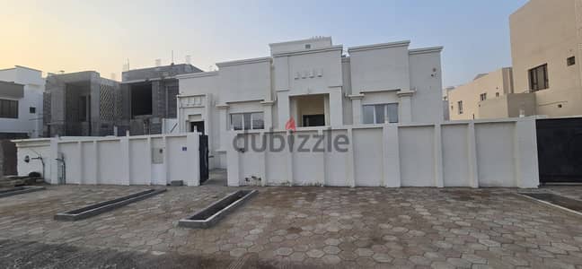 للإيجار فيلا في المعبيلة الثامنة