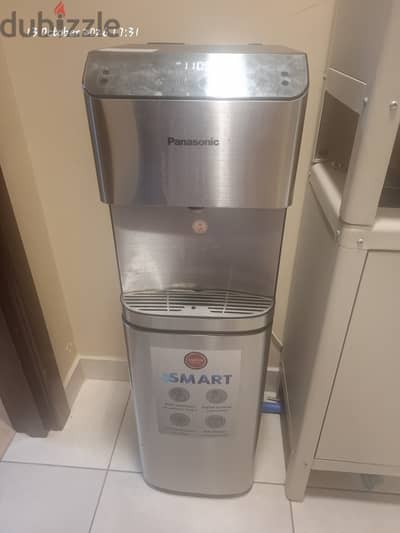 Bottom loading water dispenser. Lightly used.