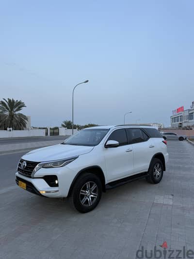 Toyota Fortuner 2023 V6 GCC car Agency service خليجي بحالة ممتازة