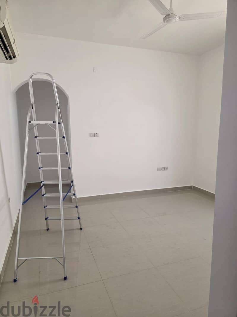 Spacious 3 BHK Flat for Rent in Al Hail North – Prime Location! 10
