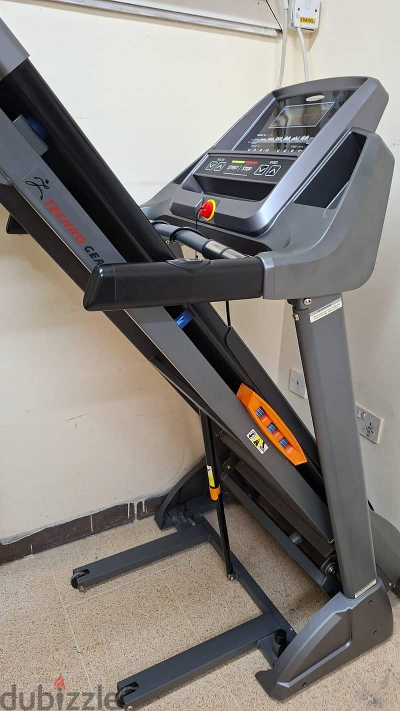 Treadmill 2.5 HP With Automatic Inclined Function(Can be Deliver also) 8