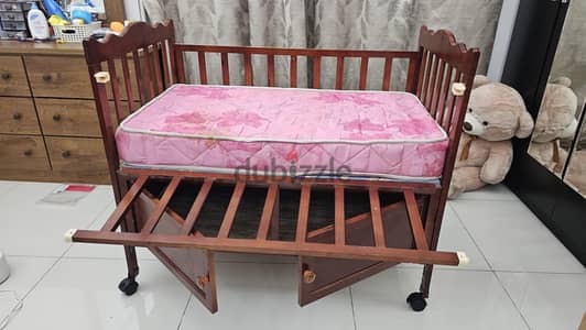 Baby Crib with bed and storage Hardly used