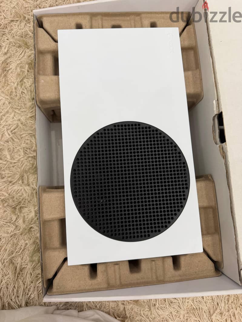 XBox series S with original box and all accessories 4