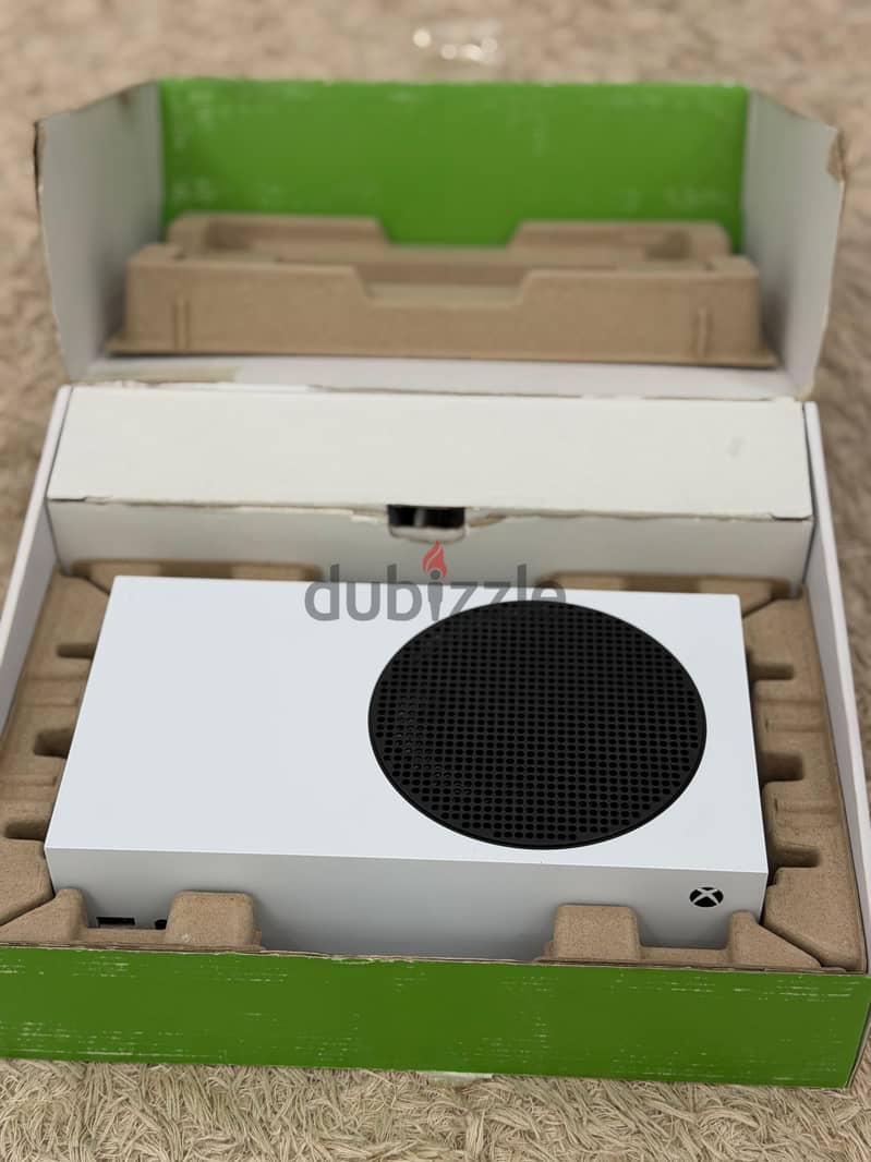 XBox series S with original box and all accessories 7