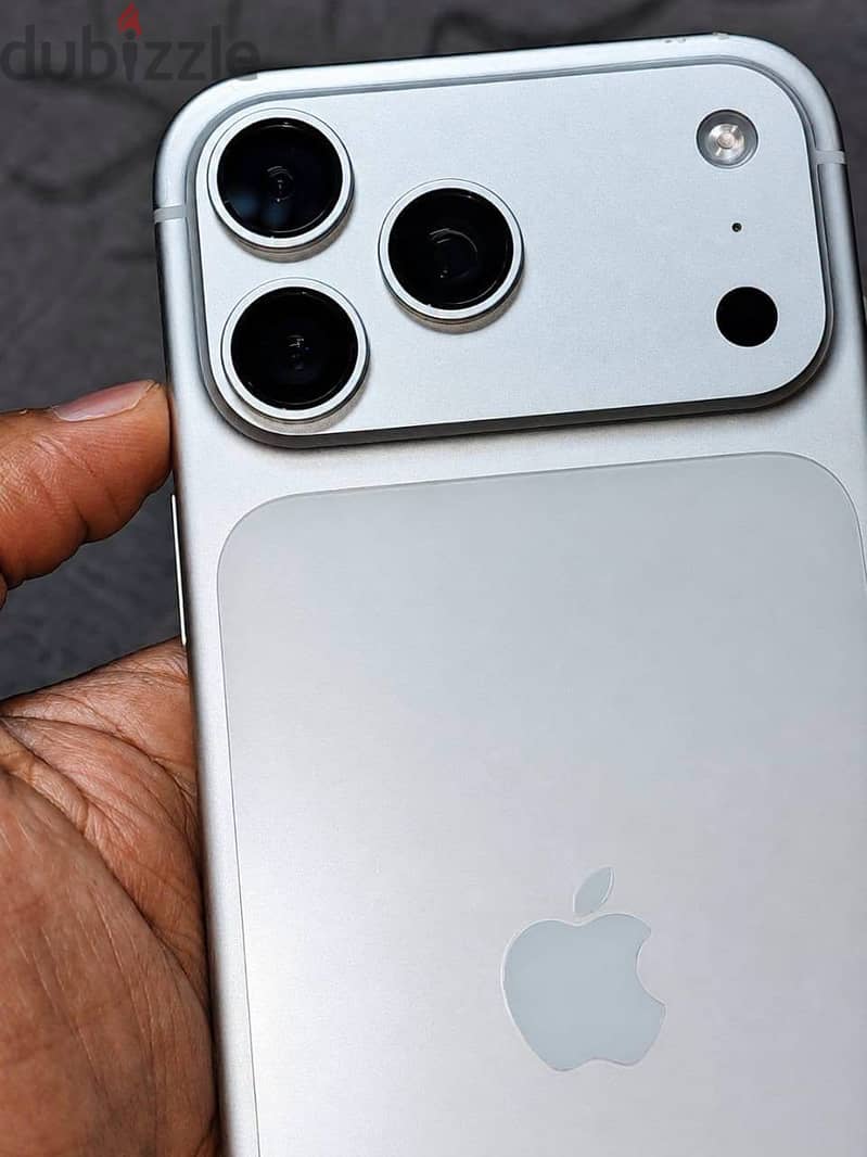iPhone 17 pro max (11 months warranty) amazing condition 5