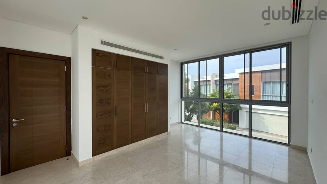 3 BR + 1 Maid’s Room Modern Courtyard Villa in Al Mouj 5