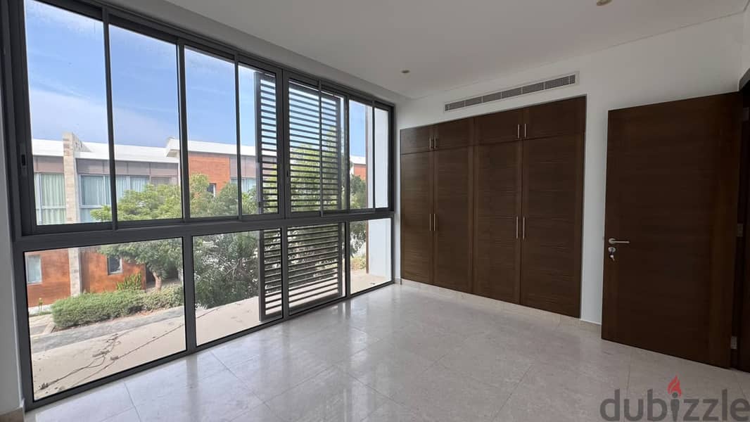 3 BR + 1 Maid’s Room Modern Courtyard Villa in Al Mouj 12