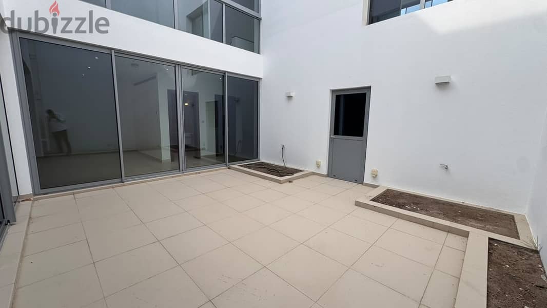3 BR + 1 Maid’s Room Modern Courtyard Villa in Al Mouj 16