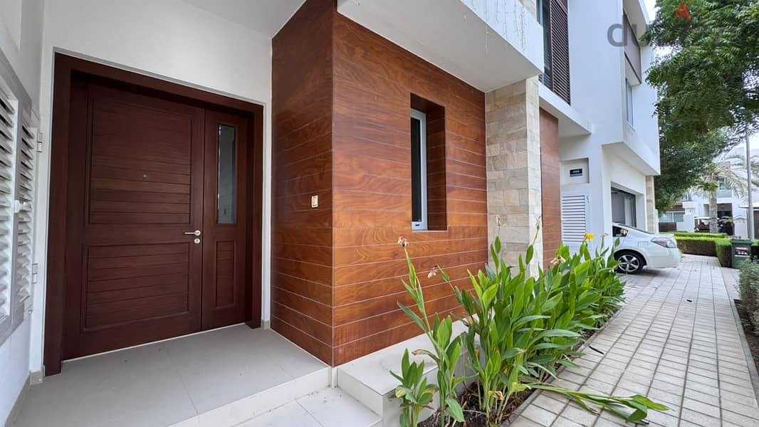 3 BR + 1 Maid’s Room Modern Courtyard Villa in Al Mouj 18
