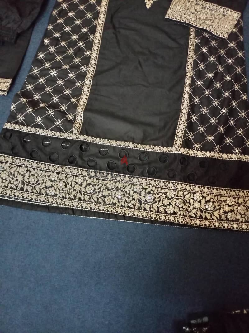 Elegant Black Suit with Intricate Embroidery and Sequence Work 2