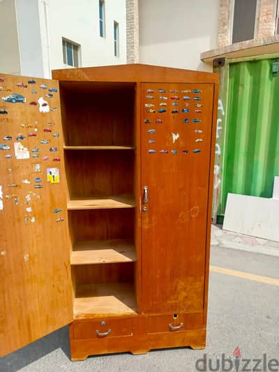 two door cabinat 7 riyal
