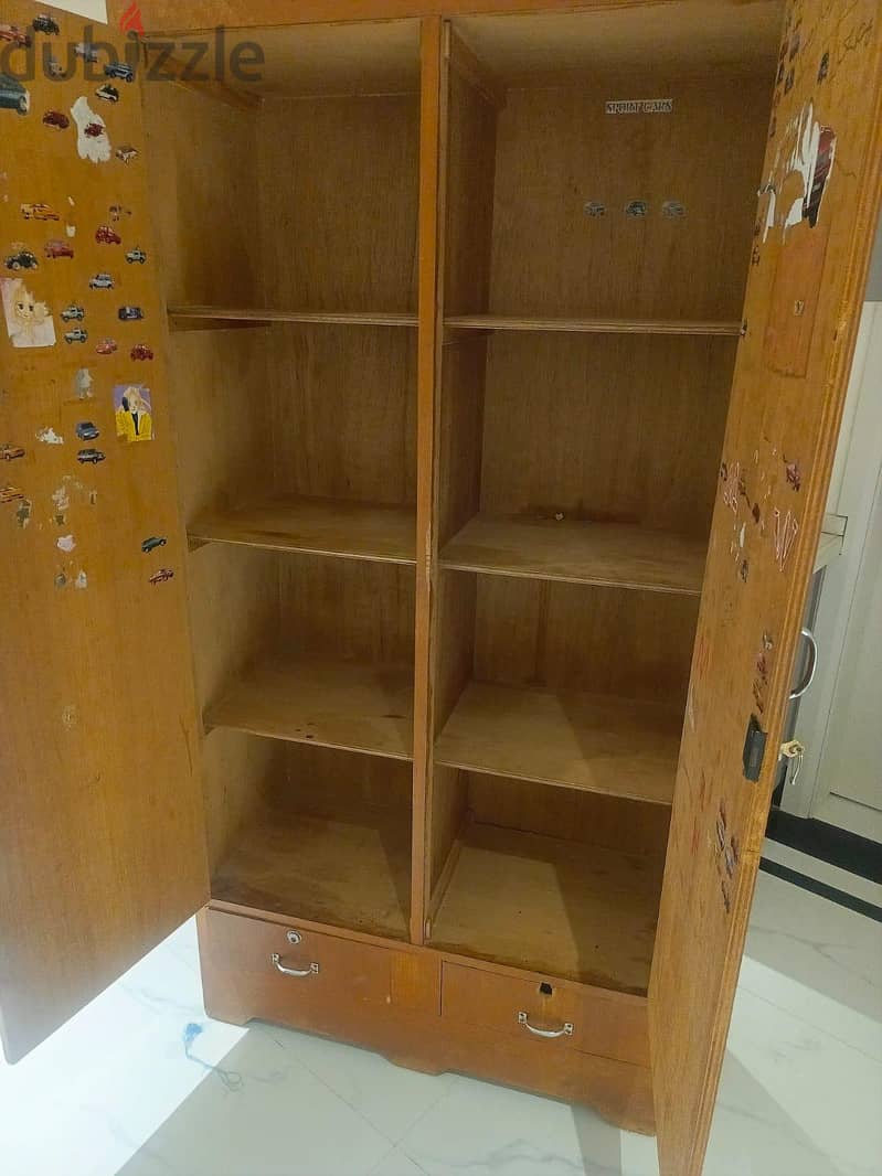 two door cabinat 7 riyal 2