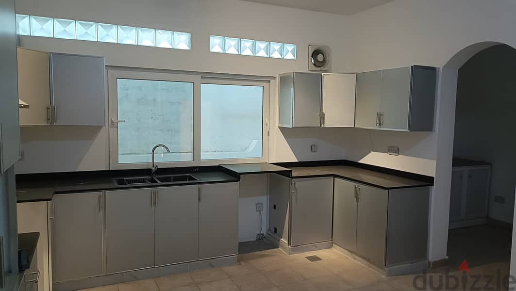 5+1 BHK Triplex Villa for Rent in Sarooj | UMV44 2
