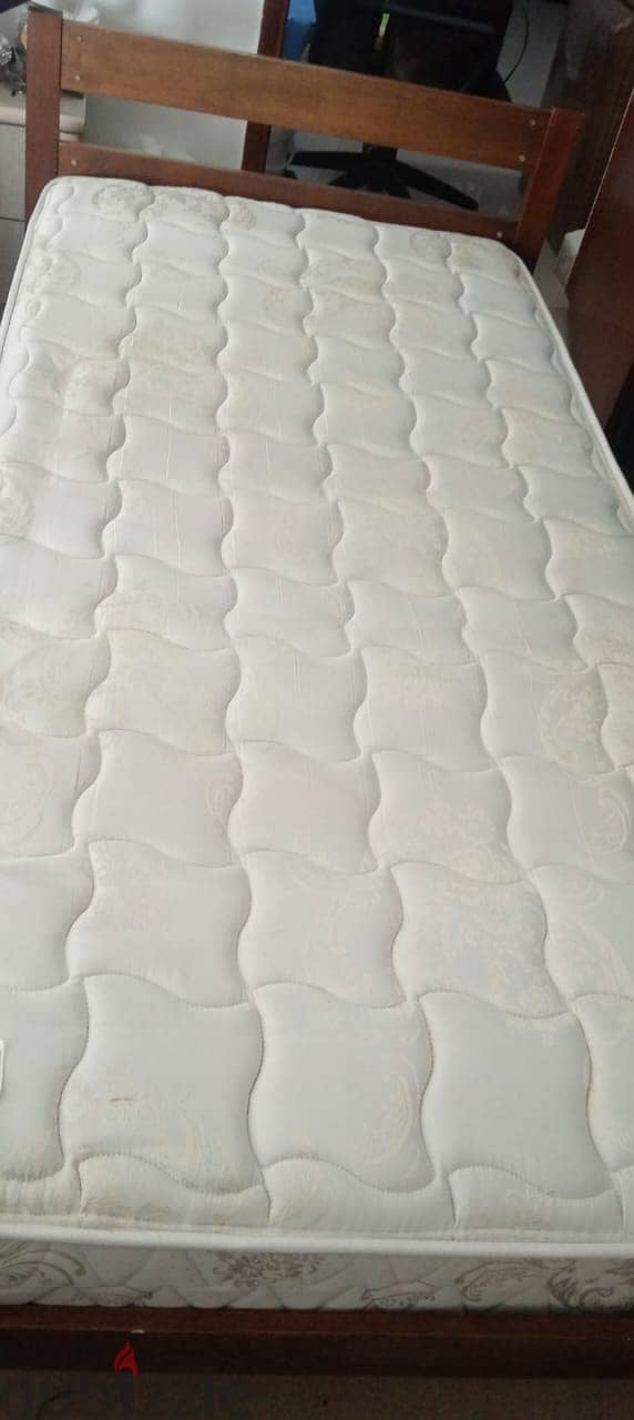 bed frame and matress 2