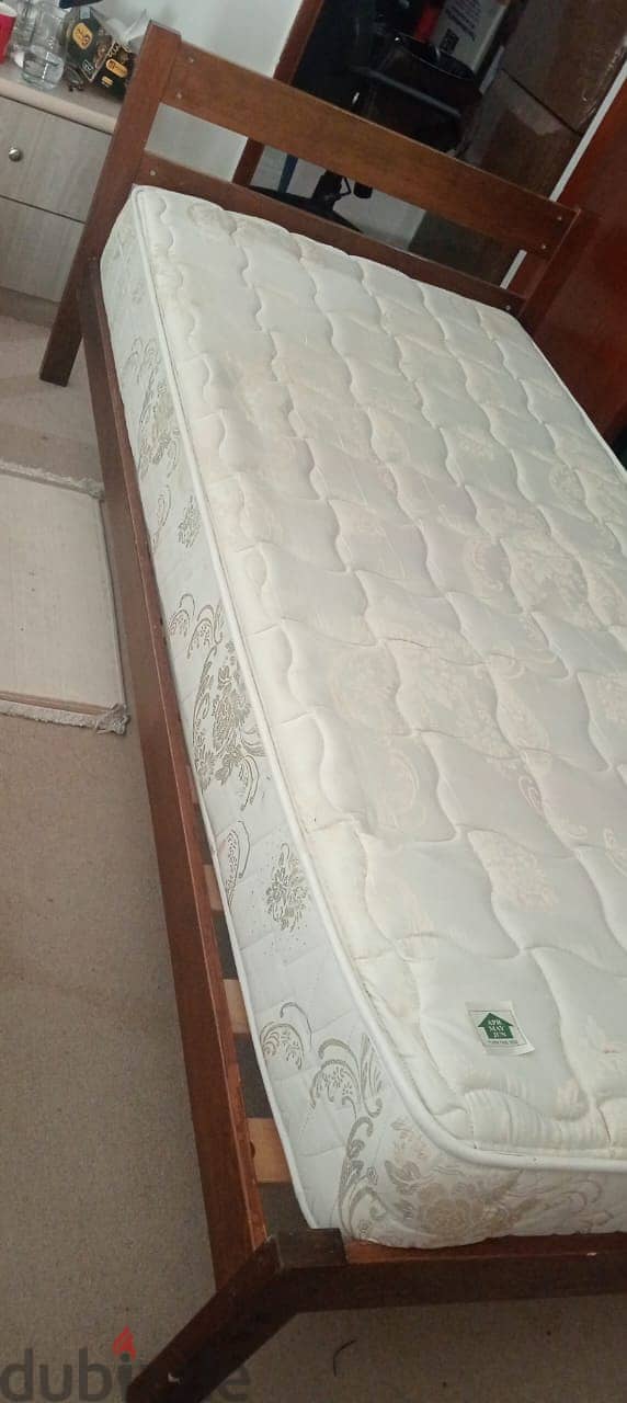 bed frame and matress 3