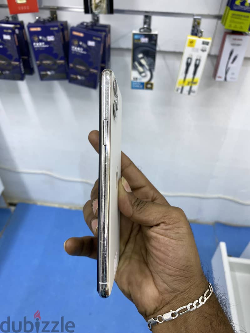 Apple - iPhone 11 Pro Max 1