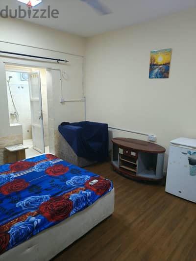 استوديو مفروش بالخوير بمدخل منفصل قرب حديقة  Furnished Studio inKhawir