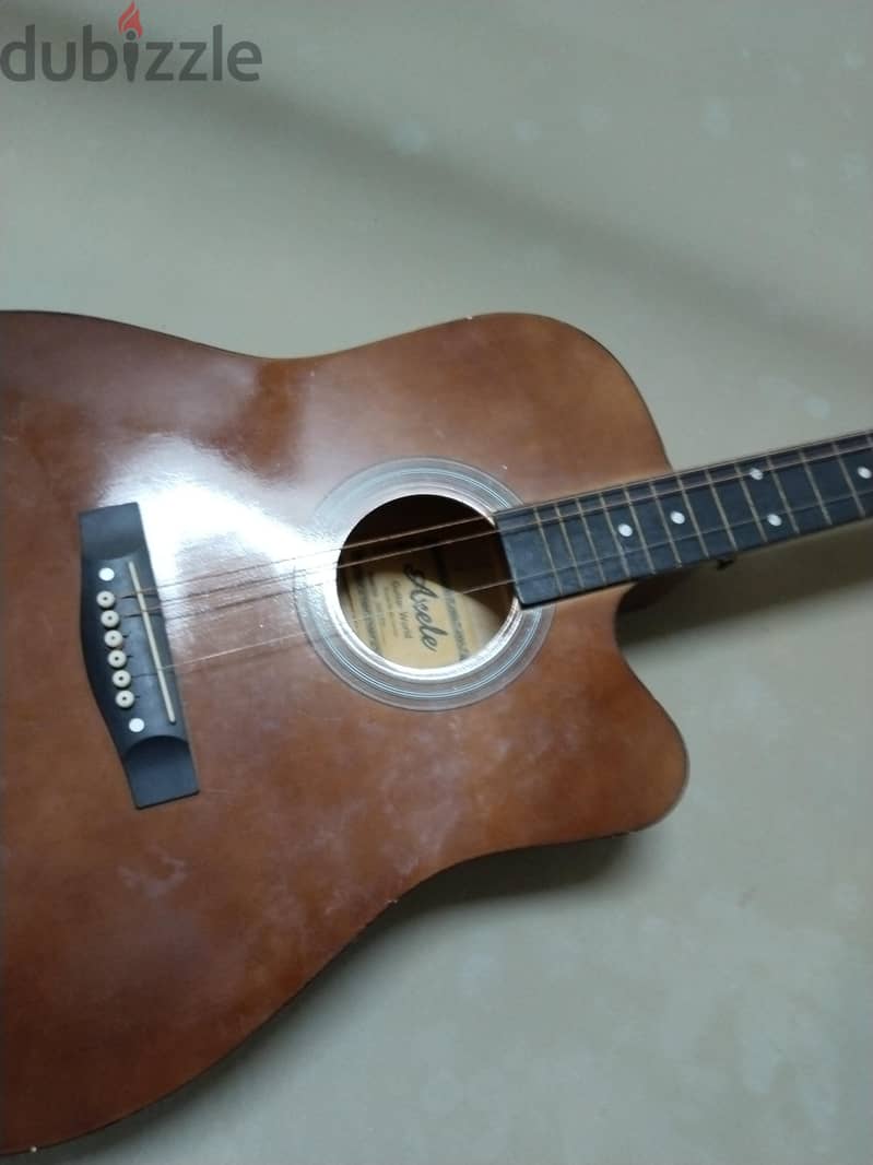 Good condition guitar 1