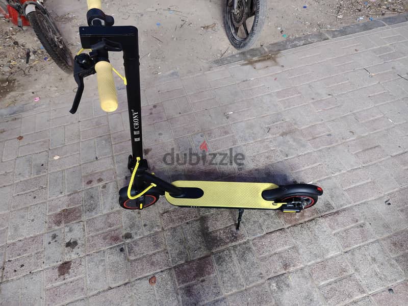 electric scooty size 8 my WhatsApp 97658846 3