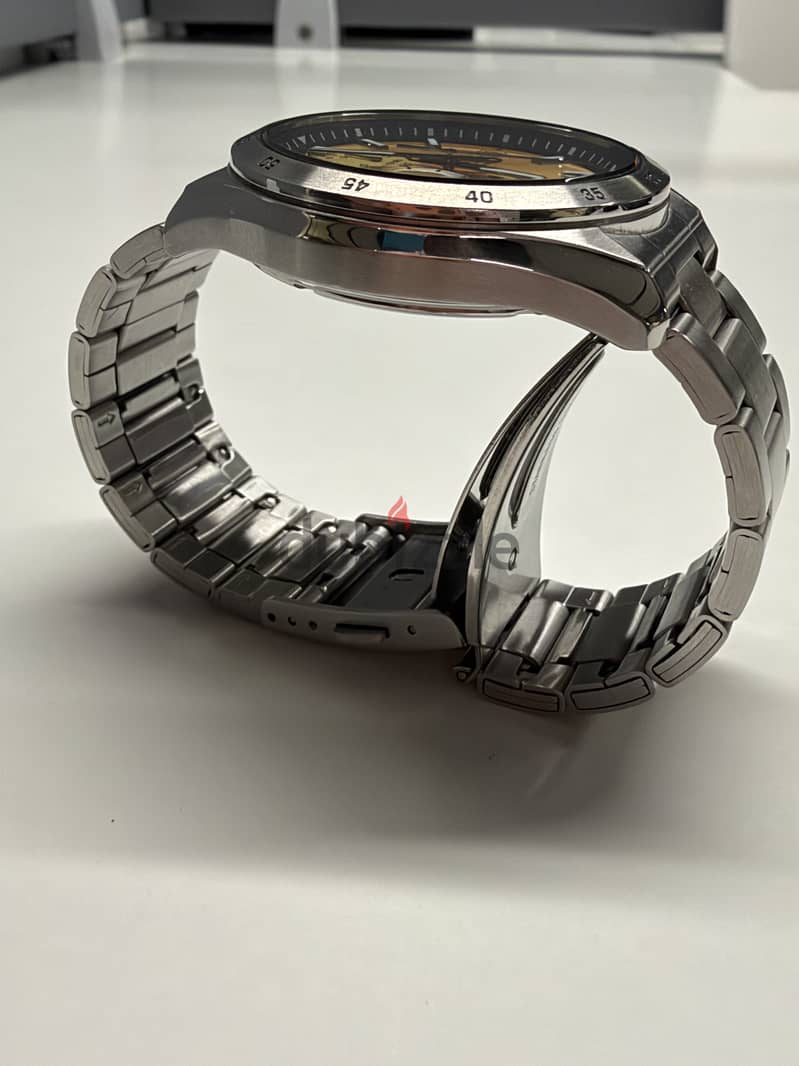Alba Watch with Chronograph Golden Dial 3