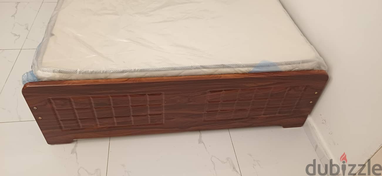 bed 120×190 + mattress like new good condition 2