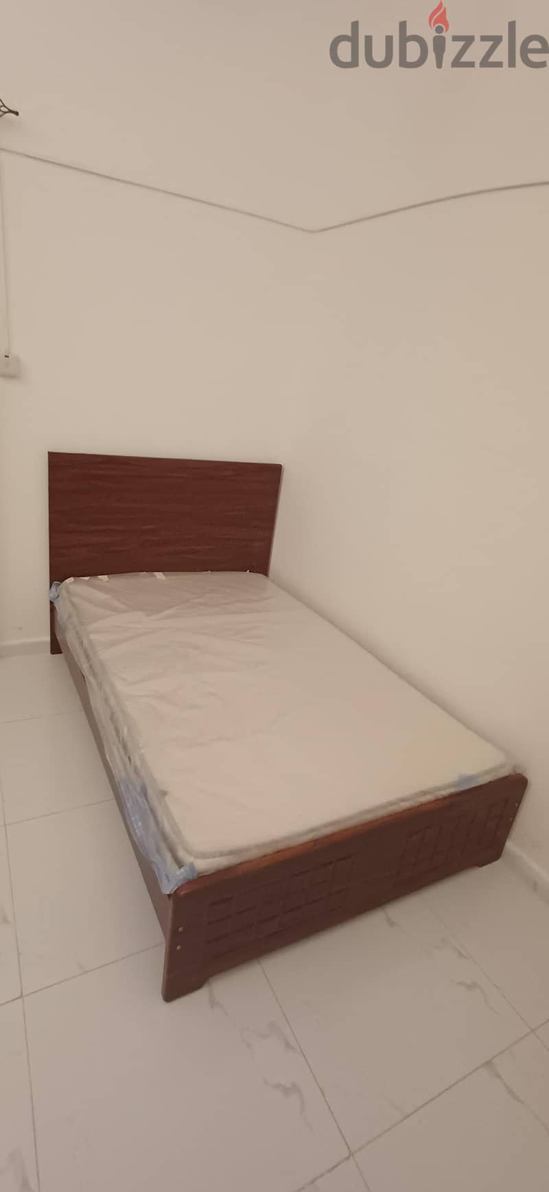 bed 120×190 + mattress like new good condition 3