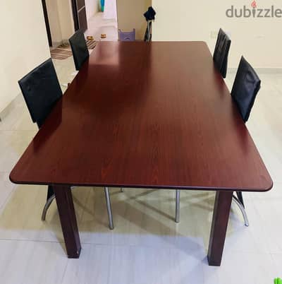 Dining Table for sale (wooden)