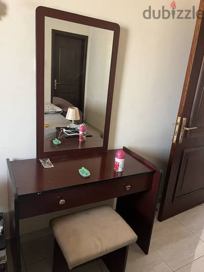 Wooden dressing table with mirror