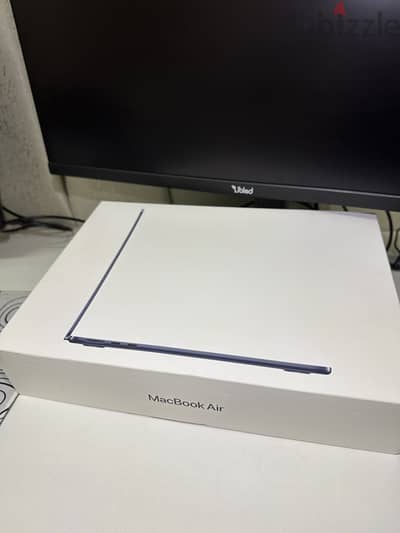 ماكبوك للبيع: MacBook Air M2 (2022) بحالة كالجديد بكيبورد عربي اصل