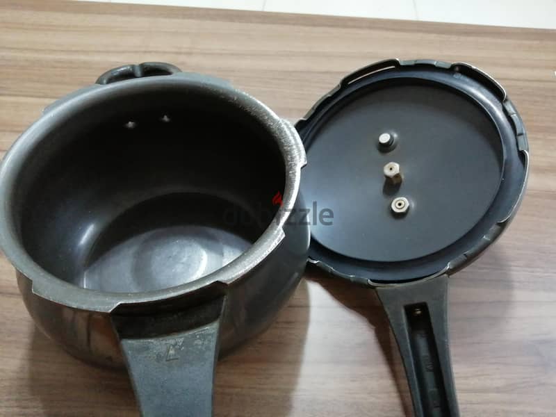Prestige Deluxe+ 3 litre cooker 2