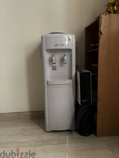 Hot and cold water Dispenser