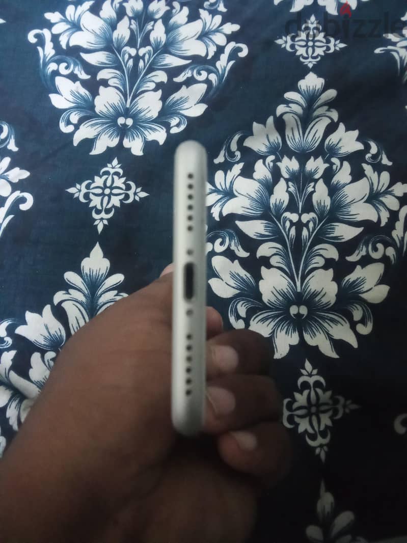 Apple - iPhone 7 2