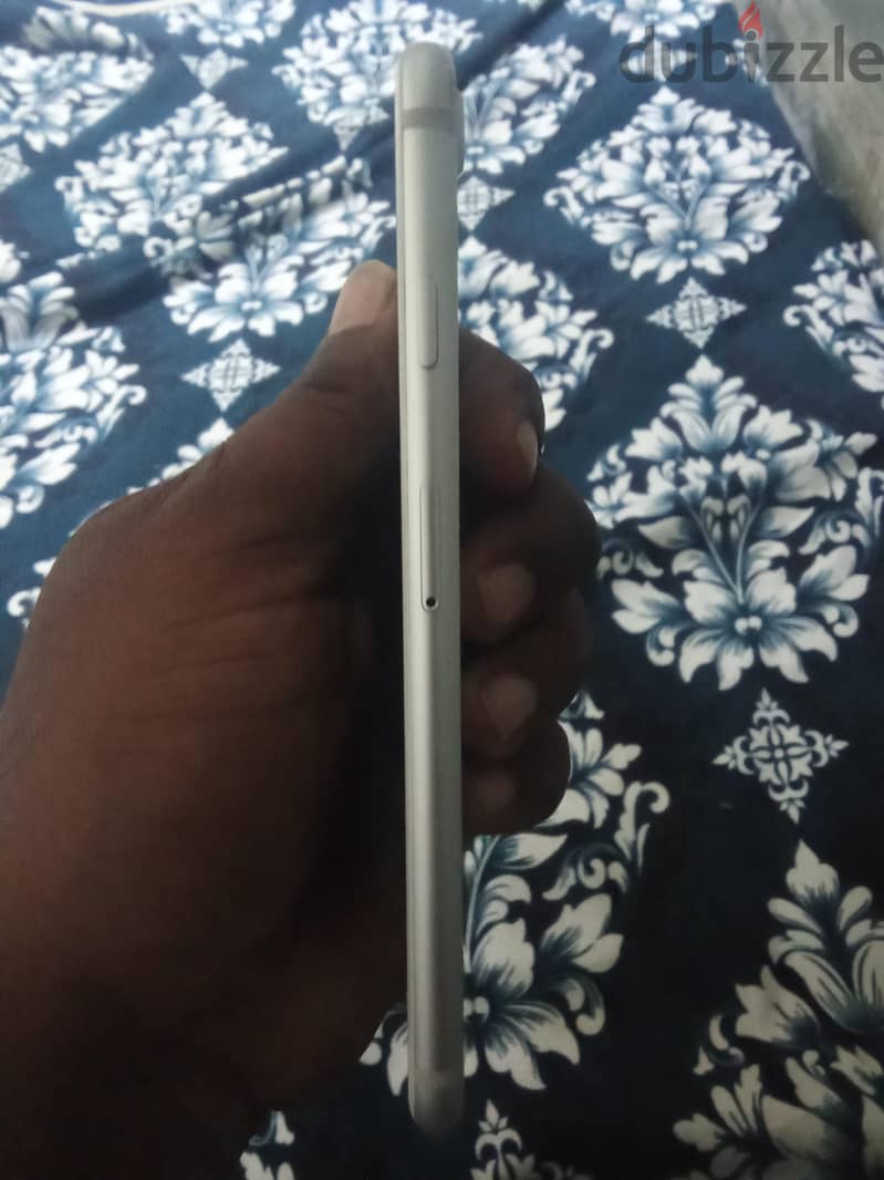Apple - iPhone 7 3