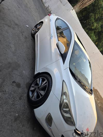 Hyundai Elantra 2012
