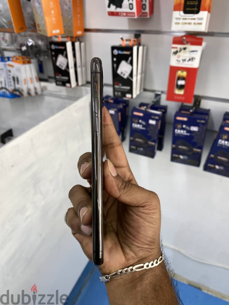 Apple - iPhone 11 Pro Max 1