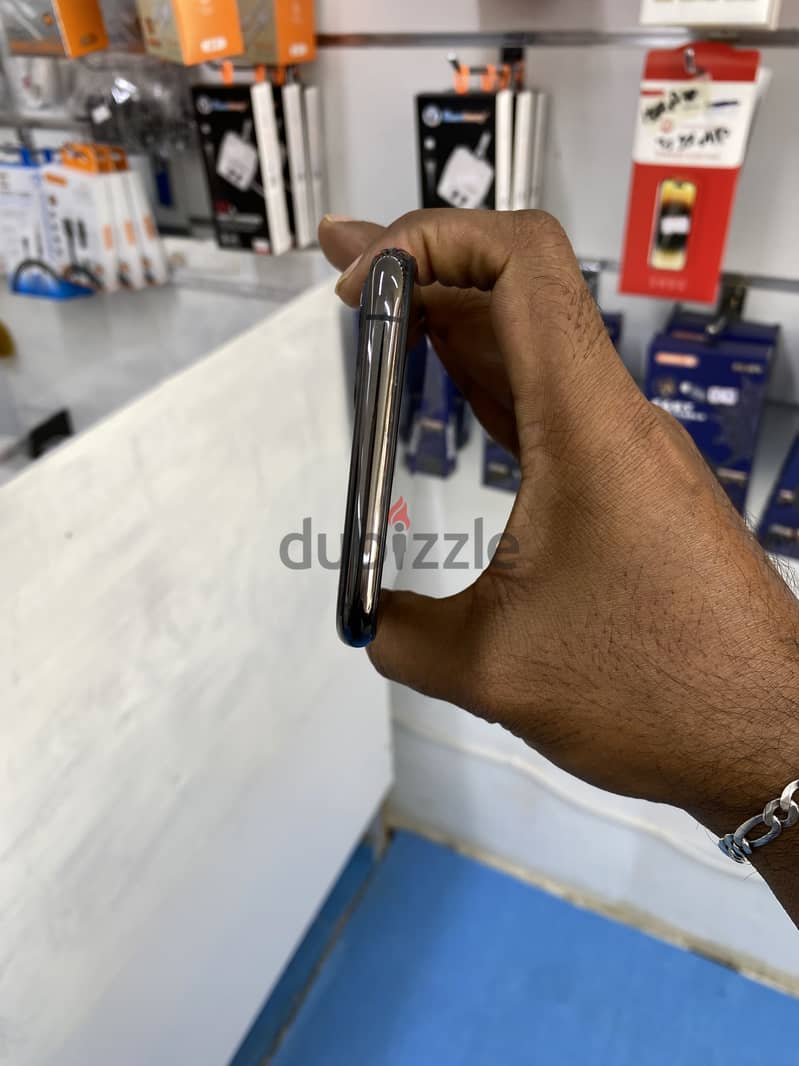 Apple - iPhone 11 Pro Max 4