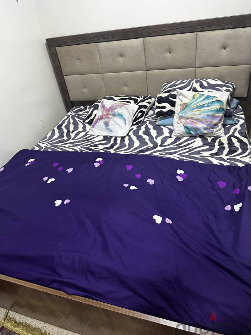 King size bed 2