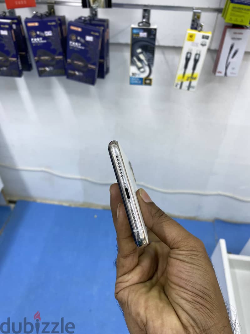 Apple - iPhone 11 Pro Max 2