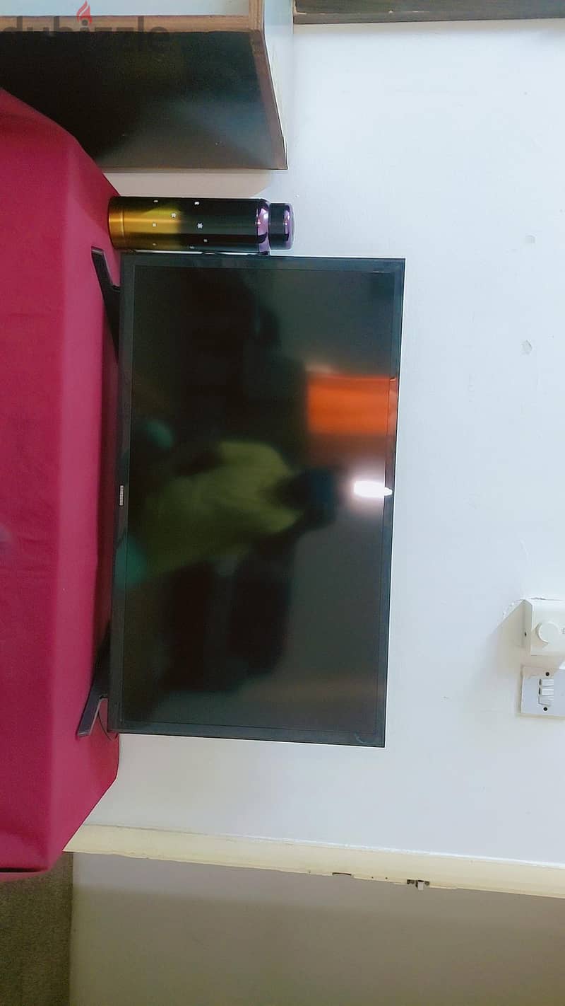 Branded Samsung smart tv 32" is available. 4