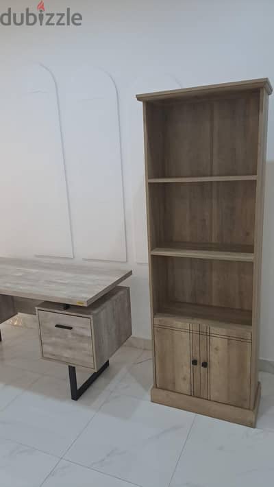 للبيع مكتبة مستعملة Used bookshelf for sale