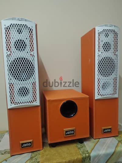 JAMO Tower speakers and Subwoofer (Leather Covered)